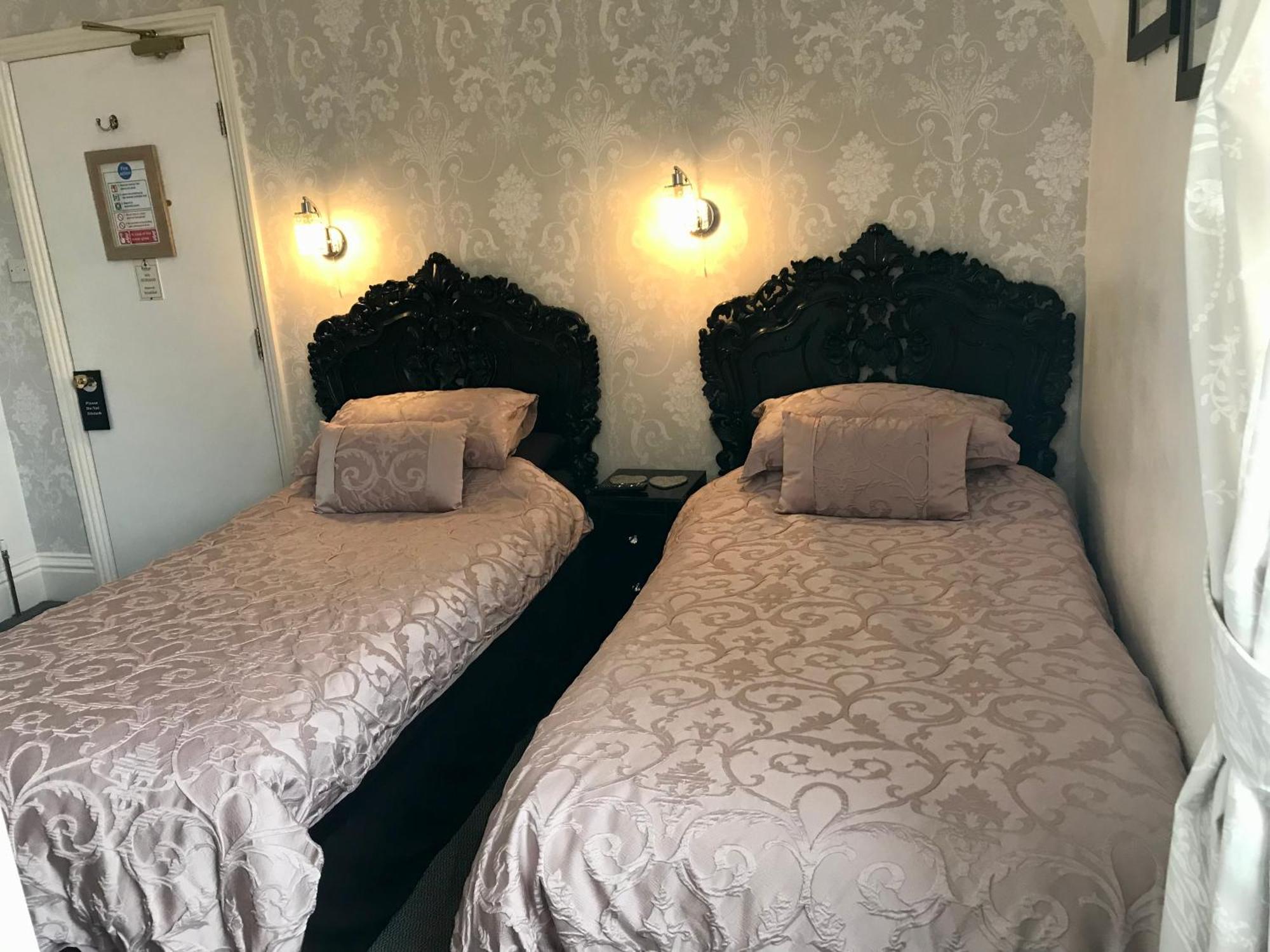Norman Guest House With Free Parking Whitby Exterior photo